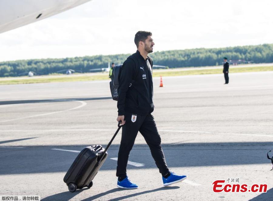 Uruguay\'s Luis Suarez arrives at an airport in Nizhny Novgorod, Russia, June 10, 2018. (Photo/Agencies)