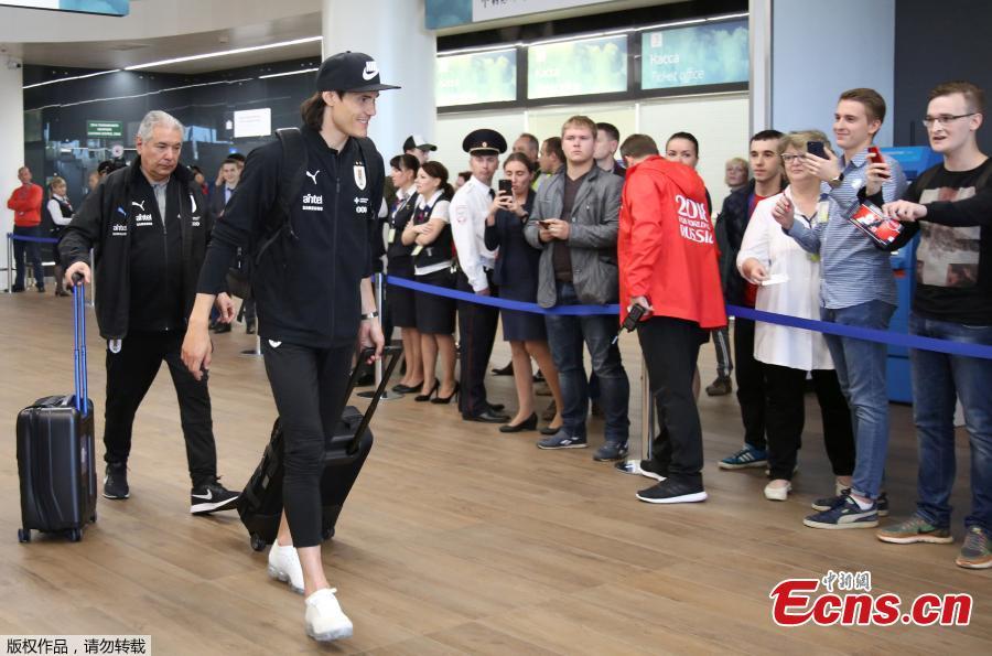 Uruguay\'s Edinson Cavani arrives at an airport in Nizhny Novgorod, Russia, June 10, 2018. (Photo/Agencies)