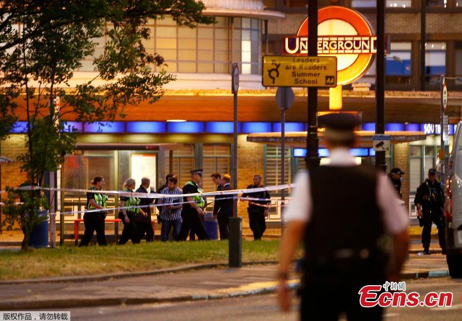 Police attend the scene after several people were injured after a small explosion at Southgate Underground station in north London, Britain June 19, 2018. Five people have been injured after an explosion at a London underground station, which officials said they believed was caused by a battery short circuit. (Photo/Agencies)
