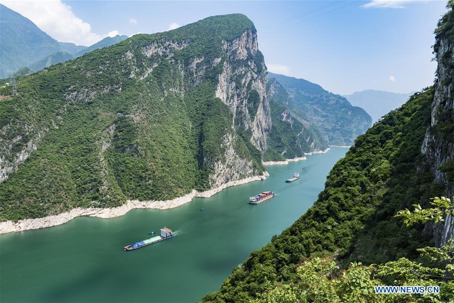 Vessels sail in Bingshubaojian gorge in Zigui County on the Three Gorges Reservoir Region in central China\'s Hubei Province, April 21, 2018. Comprehensive progress has been made since the report delivered at the 18th National Congress of the Communist Party of China (CPC) in 2012 included ecological development as a major task in the country\'s overall plan and proposed building a \