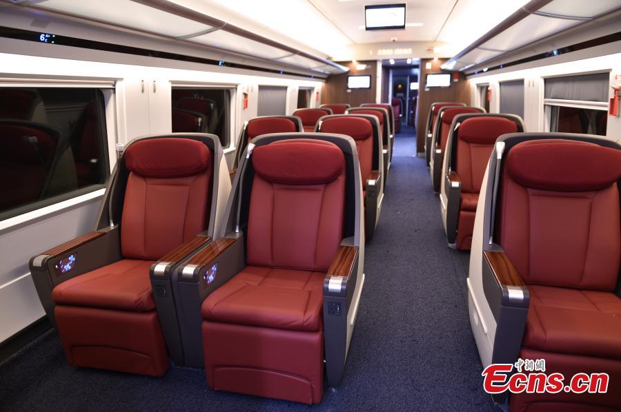 A view of the interior of the extended version of the Fuxing bullet train in Daxing District, Beijing. With a designed speed of 350 kilometers per hour, the new train is 414.26 meters long with 16 carriages, twice as many as the current Fuxing. It has 1,193 seats. (Photo: China News Service/Zhai Lu)