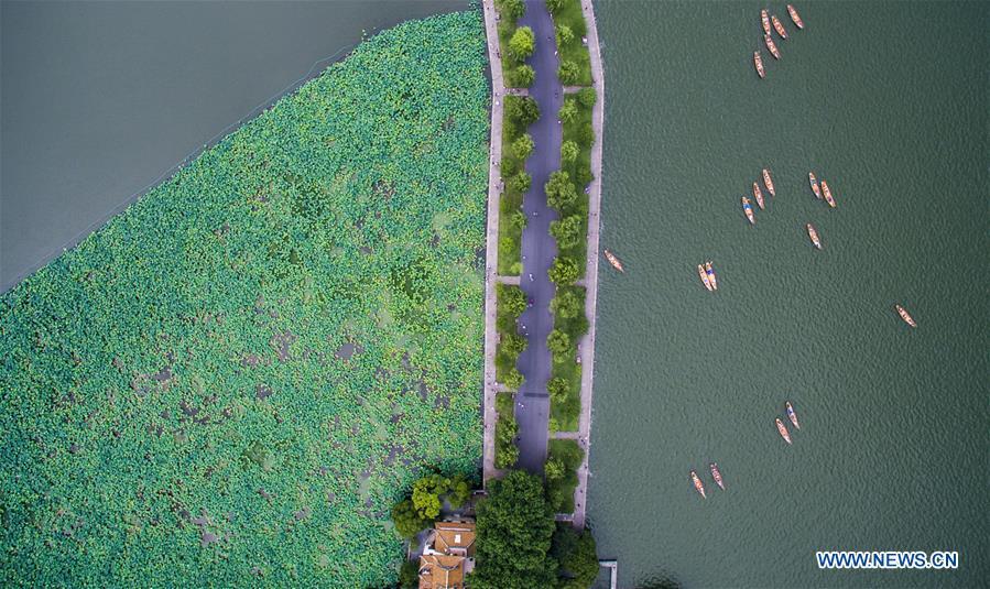 Aerial photo taken on July 6, 2018 shows the summer scenery of the West Lake in Hangzhou, east China\'s Zhejiang Province. (Xinhua/Xu Yu)