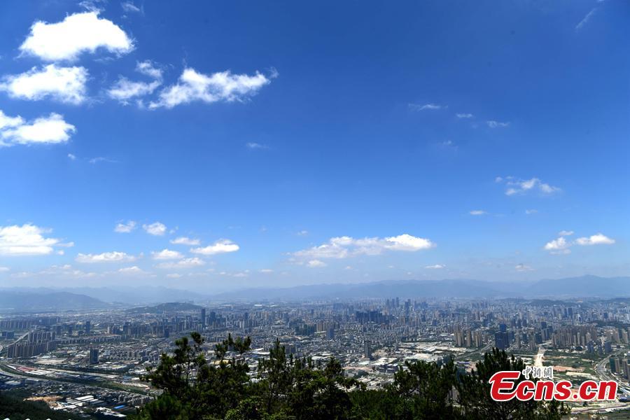 Photo taken on July 10, 2018 shows blue sky over Fuzhou, Fujian Province, before super typhoon Maria arrives. Maria is expected to make landfall in the northeastern part of Taiwan and central Fujian Province on the morning of July 11. (Photo: China News Service/Wang Dongming)