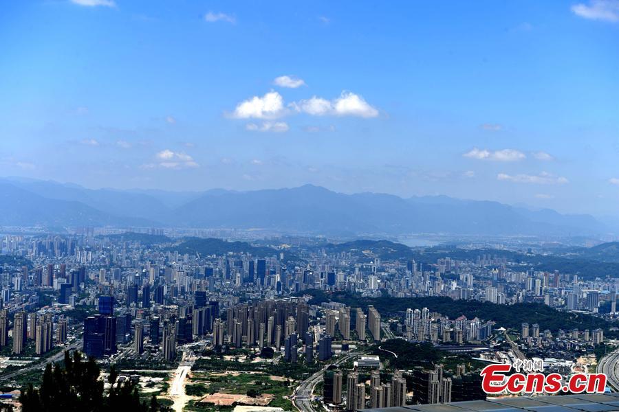 Photo taken on July 10, 2018 shows blue sky over Fuzhou, Fujian Province, before super typhoon Maria arrives. Maria is expected to make landfall in the northeastern part of Taiwan and central Fujian Province on the morning of July 11. (Photo: China News Service/Wang Dongming)