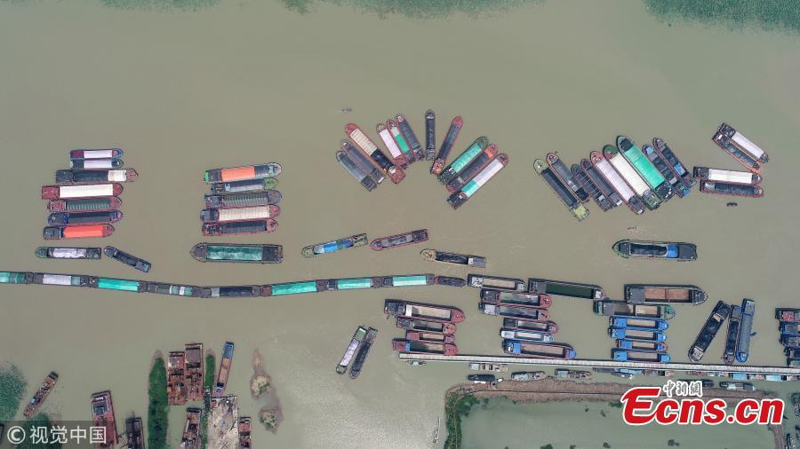 An aerial view of ships waiting to pass a navigation lock in Hongze Lake, Huaian City, East China’s Jiangsu Province, July 25, 2018. Thousands of ships had to berthed in port for days due to tropical storm Ampil. (Photo/VCG)