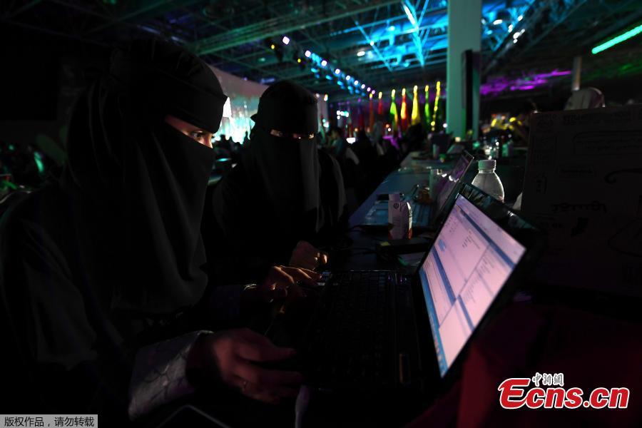 Saudi women attend a hackathon in Jeddah on July 31, 2018, prior to the start of the annual Hajj pilgrimage in the holy city of Mecca. More than 3,000 software developers and 18,000 computer and information-technology enthusiasts from more than 100 countries take part in Hajj hackathon in Jeddah until August 3. The three-day event, believed to be one of the biggest of its kind in the Middle East, tasks participants with creating technology and applications that will help make the Hajj experience easier and more enjoyable for pilgrims. (Photo/Agencies)