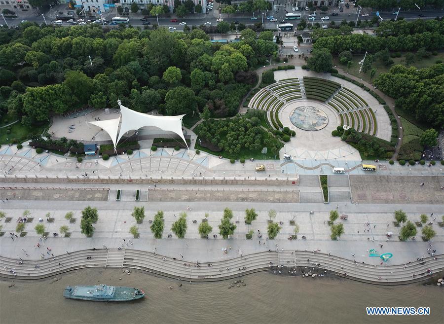 Aerial photo taken on Aug. 4, 2018 shows the scenery of the bank of the Wuhan section of the Yangtze River in Wuhan, capital of central China\'s Hubei Province. (Xinhua/Jin Liwang)