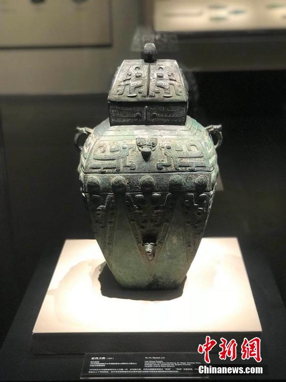 An exhibition of bronze relics is held in Chengdu City, Southwest China’s Sichuan Province, Aug. 6, 2018. The exhibition includes more than 250 bronze relics from three regions ? the Chengdu Plain, the Guanzhong Plain and the Hanzhong Plain. It also includes 55 pieces recognized as national first-class relics. (Photo: China News Service/Yue Yitong)