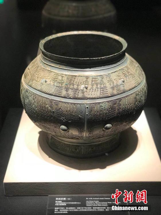An exhibition of bronze relics is held in Chengdu City, Southwest China’s Sichuan Province, Aug. 6, 2018. The exhibition includes more than 250 bronze relics from three regions ? the Chengdu Plain, the Guanzhong Plain and the Hanzhong Plain. It also includes 55 pieces recognized as national first-class relics. (Photo: China News Service/Yue Yitong)