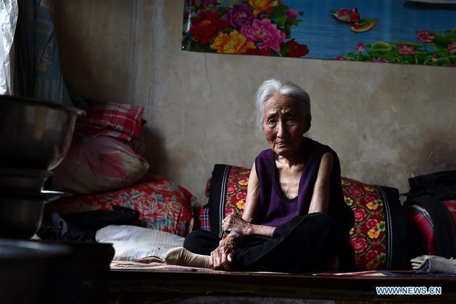 Hao Juxiang is seen at home in Quandian Village of Wuxiang County, north China\'s Shanxi Province, Aug. 3, 2016. Hao died on Aug. 16, 2016 at the age of 94. In April of 1939, Hao was captured by Japanese invaders and became a \