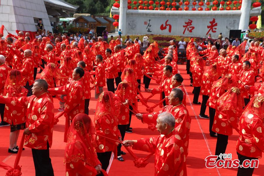 Some 101 couples attend a golden wedding anniversary celebration on Laojun Mountain in Luanchuan County, Central China’s Henan Province, Aug. 16, 2018, in the run up to Qixi Festival, known as China’s Valentine\'s Day. Falling on the seventh day of the seventh lunar month on the Chinese calendar - Aug. 17, this year - the festival celebrates the annual meeting of the cowherd and weaver girl in Chinese mythology. (Photo: China News Service/Wang Zhongju)
