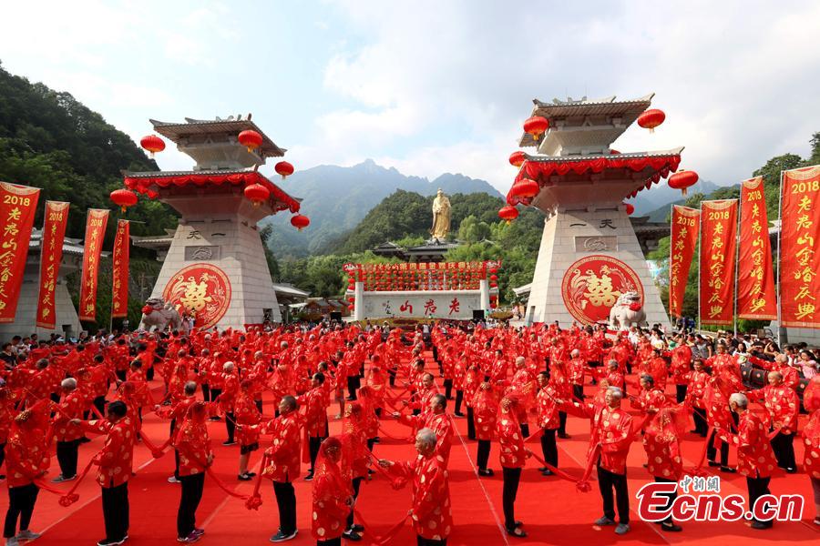 Some 101 couples attend a golden wedding anniversary celebration on Laojun Mountain in Luanchuan County, Central China’s Henan Province, Aug. 16, 2018, in the run up to Qixi Festival, known as China’s Valentine\'s Day. Falling on the seventh day of the seventh lunar month on the Chinese calendar - Aug. 17, this year - the festival celebrates the annual meeting of the cowherd and weaver girl in Chinese mythology. (Photo: China News Service/Wang Zhongju)