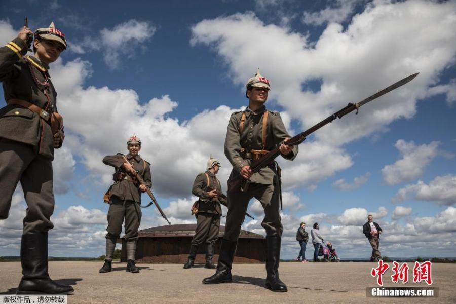 Men dressed in WWI uniforms march during a parade, part of the reconstruction of the WWI battle of Verdun, Aug. 25, 2018, in Verdun, eastern France. Hundreds of volunteers from 18 countries gathered in the French town Verdun as part of a string of events to mark the centenary of the end of World War One, with re-enactors dressed in period soldiers’ uniforms bringing to life a big military encampment in the town. (Photo/Agencies)