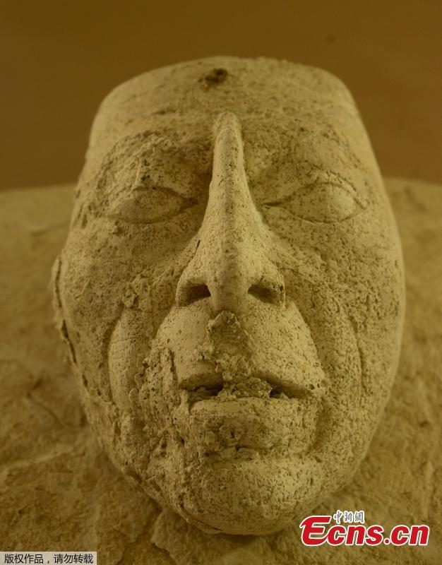 An undated handout photo made available on 27 August 2018, by Mexican federal government bureau INAH, Instituto Nacional de Antropologia e Historia, shows a plaster mask found in one of the structures of the archaeology site in Palenque, Chiapas, Mexico. During the work of conservation of the project that the INAH and the Embassy of the United States promote in favor of the architectural conservation of The Palace and the Tomb of Pakal, a head modeled in stucco, a substructure and a Mayan offering was unveiled in the state of Chiapas. The sculpture would symbolize Pakal \'the Great\' and was located east of House E, next to a ritual deposit of pottery, remains of fauna, minerals and other elements.(Photo/Agencies)