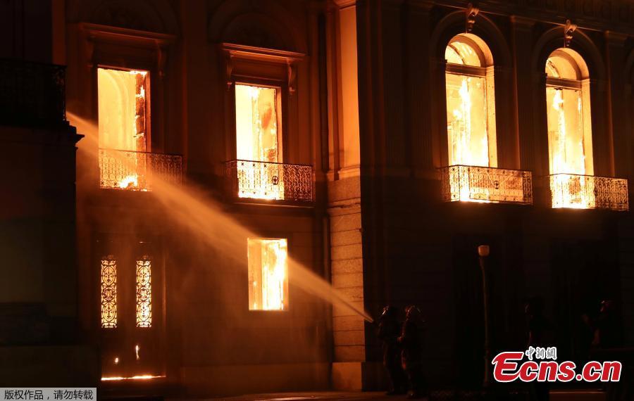 Firefighters try to extinguish a fire at the National Museum of Brazil in Rio de Janeiro, Brazil September 2, 2018.  (Photo/Agencies)