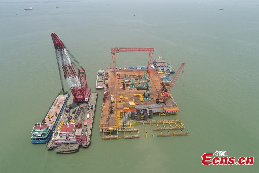 Construction begins on the main piers of the Lingdingyang Bridge, one part of the massive Shenzhen-Zhongshan Expressway, on Sept. 6. The 24-kilometer-long Shenzhen-Zhongshan Expressway consists of a series of bridges and tunnels and links two major cities on the Pearl River Delta-Shenzhen and Zhongshan. Lingdingyang Bridge is reported to be the highest cross-sea bridge and with the longest span in the world. The work on the piers will be completed by September 2020. (Photo: China News Service/Yue Lujian)