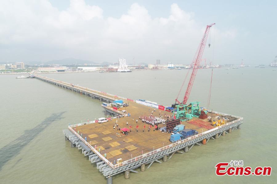 Construction begins on the main piers of the Lingdingyang Bridge, one part of the massive Shenzhen-Zhongshan Expressway, on Sept. 6. The 24-kilometer-long Shenzhen-Zhongshan Expressway consists of a series of bridges and tunnels and links two major cities on the Pearl River Delta-Shenzhen and Zhongshan. Lingdingyang Bridge is reported to be the highest cross-sea bridge and with the longest span in the world. The work on the piers will be completed by September 2020. (Photo: China News Service/Yue Lujian)
