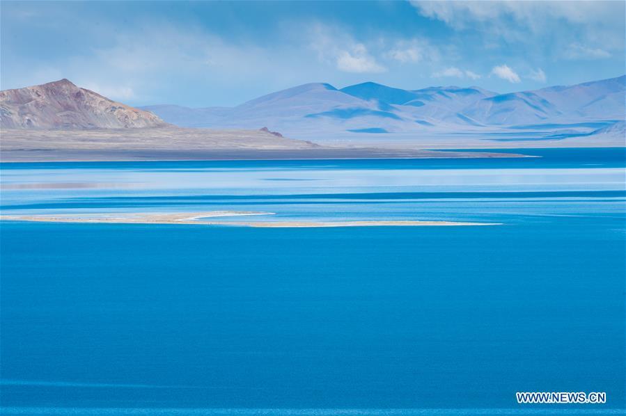 Photo taken on Sept. 20, 2018 shows the scenery of the Zhari Namco Lake in Ali, southwest China\'s Tibet Autonomous Region. (Xinhua/Dainzin Nyima Choktrul)
