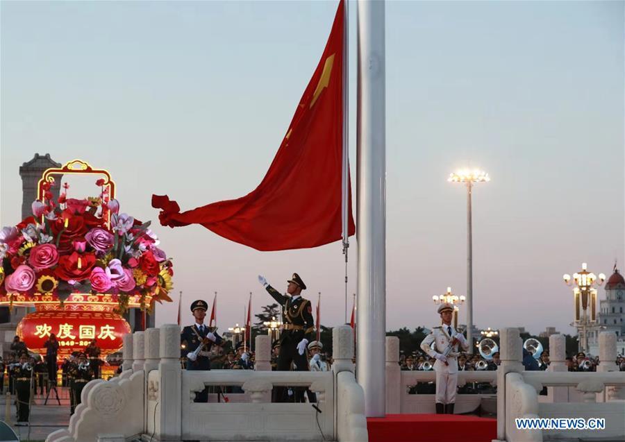 A national flag raising ceremony is held at the Tian\'anmen Square in Beijing, capital of China, on Oct. 1, 2018, the National Day, to celebrate the 69th anniversary of the founding of the People\'s Republic of China. (Xinhua/Li Gang)