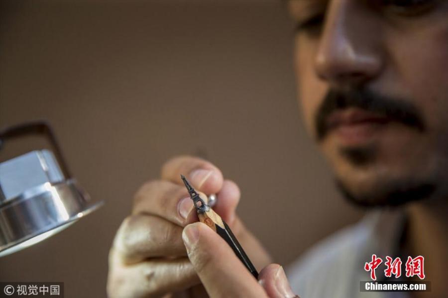 A artwork carved from the tip of pencil lead, by Turkish artist Nihat Ozcan. Ozcan is one of the rare pencil carving artists in the world. He carves figures in miniature on the tips of pencils. (Photo/CFP)