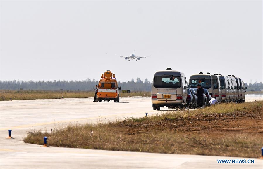 The No.102 C919 plane is to land at Nanchang Yaohu Airport, east China\'s Jiangxi Province, Oct. 27, 2018. The No.102 C919 plane landed at Nanchang Yaohu Airport after a flight from Dongying Shengli Airport of east China\'s Shandong Province. The plane will undergo rigorous tests at this airport. (Xinhua/Hu Chenhuan)