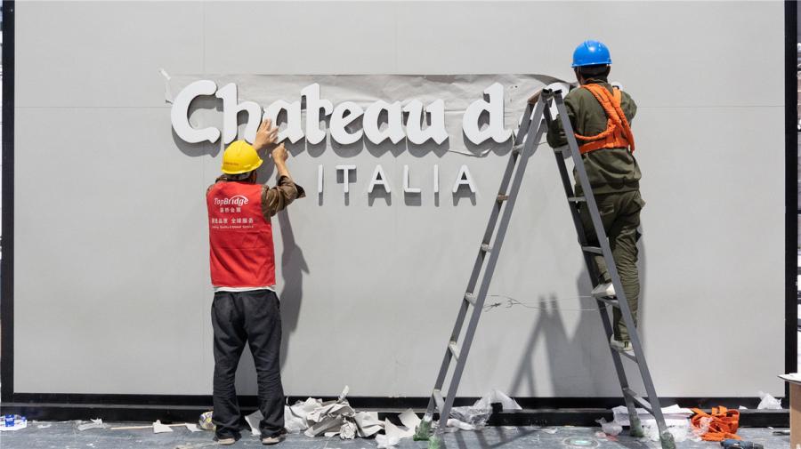 Workers prepare the exhibition space for Chateau d\'Ax, a leading manufacturer of upholstery furniture. (Photo/chinadaily.com.cn)