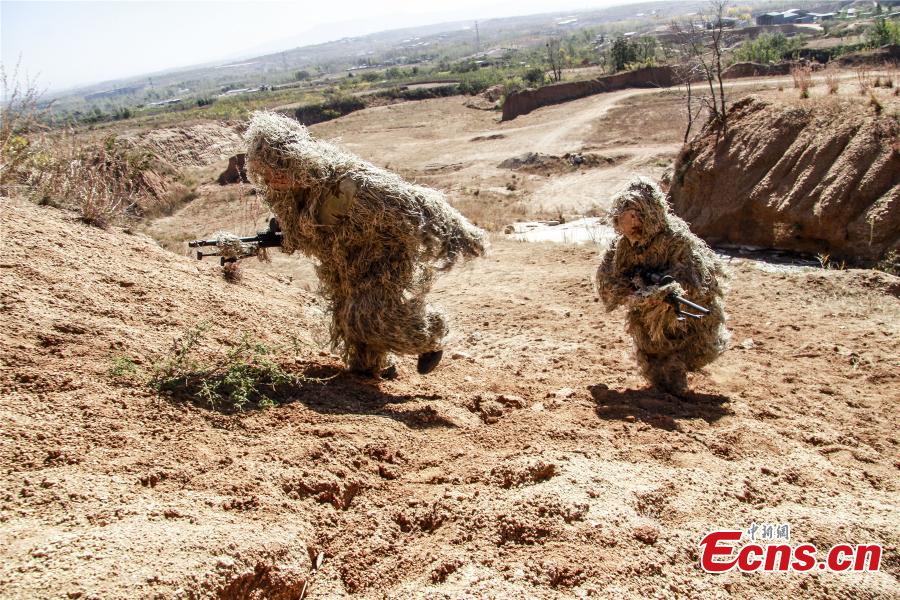 Snipers from a special unit of the Chinese People\'s Armed Police Force sharp their skills during a training at Songshan Mountain, Central China’s Henan province. (Photo: China News Service/ Zhao Hongtao)