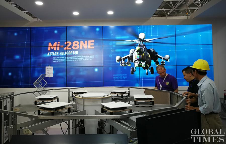 Employees of Roscosmos, Russia\'s state corporation for space flight and cosmonautics, assemble their booth before the opening of Air Show China 2018 on Sunday. (Photo: Yang Sheng/GT)
