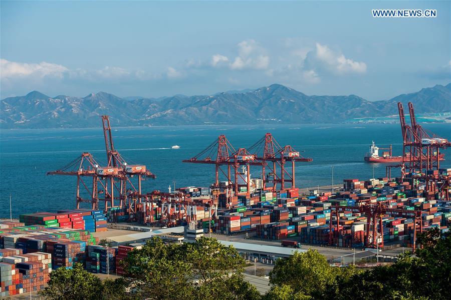 A view of the Shekou Harbor is seen in the Qianhai and Shekou Area of the China (Guangdong) Pilot Free Trade Zone in Shenzhen City, south China\'s Guangdong Province, Feb. 26, 2015. (Xinhua/Mao Siqian)