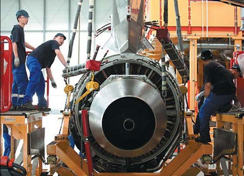 Technicians install an engine for an A320 plane under construction at the final assembly line of the Airbus plant in Tianjin. (Photo/China Daily)
Free port
The China (Tianjin) Pilot Free Trade Zone only began official operation in April 2015, as a way to draw in investment, but authorities are already planning its next phase of development.
The administration revealed to China Daily that it has, following detailed research and discussion, drafted and revised the construction plan of the Beijing-Tianjin-Hebei free port, which would further integrate regional development.
It said the plan will be submitted to the higher authorities \