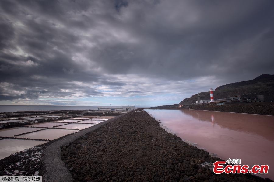 A picture shows the salt pans at the Salinas de Fuencaliente, south of the island of Las Palmas in Spainon November 26, 2018. Las Salinas de Fuencaliente is an exploitation of 35,000 square metres of high quality sea salt near the Teneguia volcano range. (Photo/Agencies)