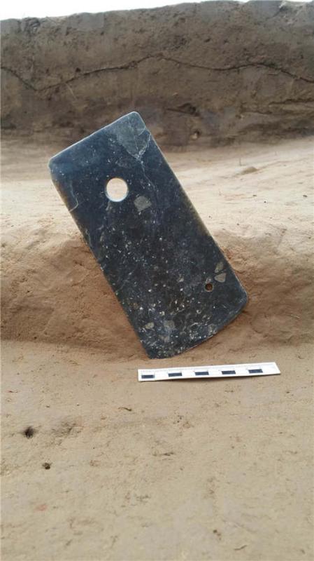 A jade ware piece unearthed at the Lushanmao historic relics site. (Photo provided to chinadaily.com.cn)