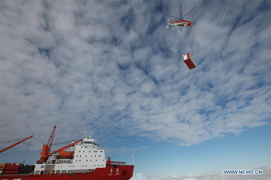 Members of the research team use the helicopter to unload cargo at the roadstead off the Zhongshan station in Antarctica, Dec. 1, 2018. China\'s research icebreaker Xuelong arrived at the roadstead off the Zhongshan station in Antarctica on Saturday. Unloading work has been carried out. Xuelong carrying a research team set sail from Shanghai on Nov. 2, beginning the country\'s 35th Antarctic expedition. (Xinhua/Liu Shiping)