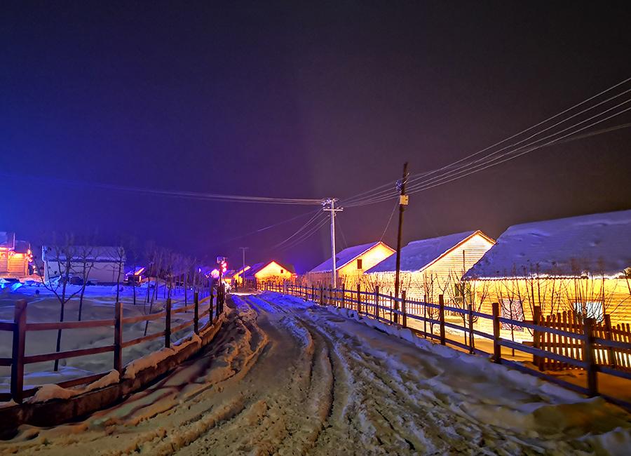 A night view of Keketuohai Geopark in Northwest China\'s Xinjiang Uygur autonomous region. (Photo provided to chinadaily.com.cn)