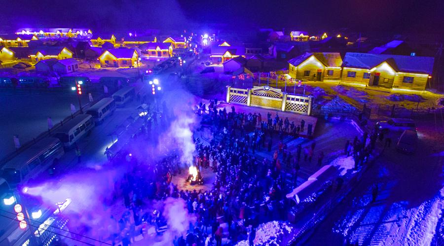 An aerial night view of of Keketuohai Geopark in Northwest China\'s Xinjiang Uygur autonomous region. (Photo provided to chinadaily.com.cn)