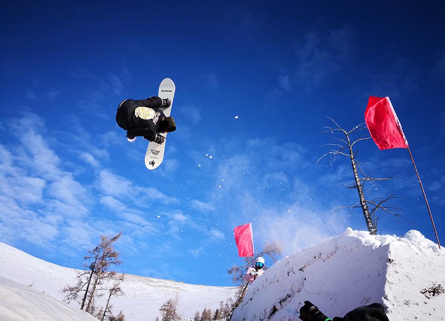 Winter sports at the Keketuohai geopark in Northwest China\'s Xinjiang Uygur autonomous region. (Photo provided to chinadaily.com.cn)