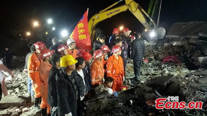 Rescuers race against time pulling buried people out of debris after a landslide topped three houses in Xuyong county, Sichuan province, on Sunday. (Photo: China News Service/ Su Zhongguo)