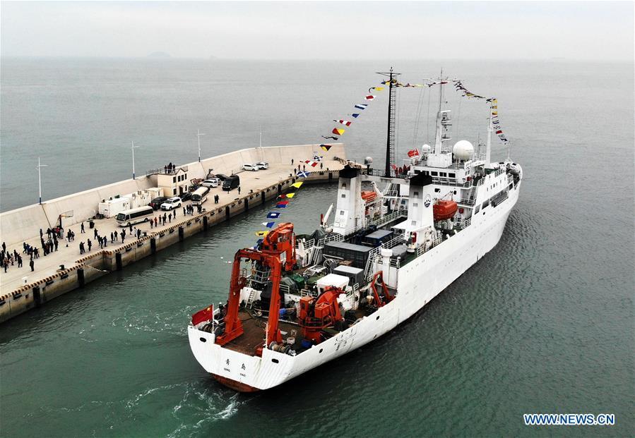 The Chinese research vessel Dayang Yihao (Ocean No.1) leaves Qingdao port of east China\'s Shandong Province Dec. 10, 2018, taking researchers on a 230-day scientific ocean expedition. (Xinhua/Li Ziheng)