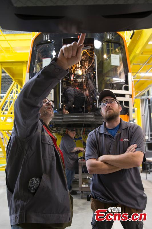 CRRC, a leading manufacturer of locomotives and rolling stock in China, rolls out the first train from its factory in Springfield, Massachusetts, the United States. The Chinese company supplies trains to the Massachusetts state transportation authority for use on Boston\'s Red and Orange subway lines. (Photo: China News Service/Liao Pan)
