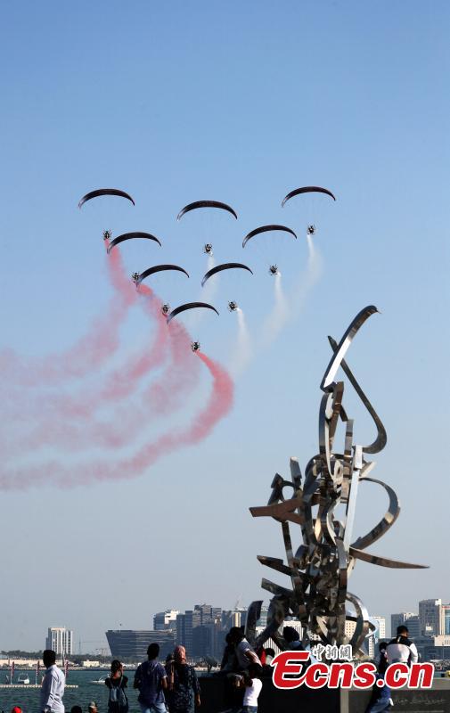 Paratroopers from the Qatari armed forces take part in Qatar\'s National Day celebrations in Doha, Qatar, Dec. 18, 2018. (Photo/Agencies)