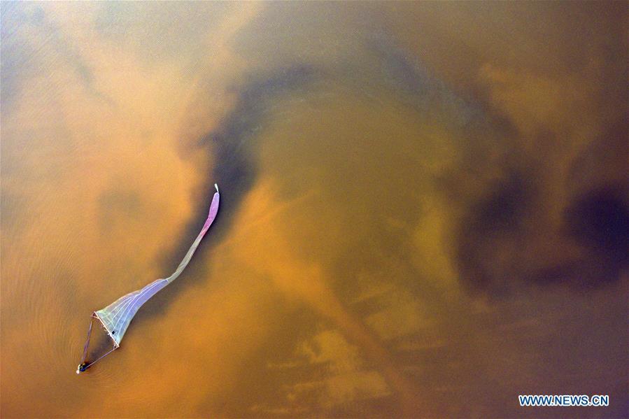 A worker harvests brine shrimp which is feed in aquaculture in the Salt Lake in Yuncheng, north China\'s Shanxi Province, July 6, 2018. Colors make our world bright and beautiful. In 2018, Xinhua photographers across China explored views from the sky with drones. Here are these drone photos with amazing colors. (Xinhua/Cao Yang)
