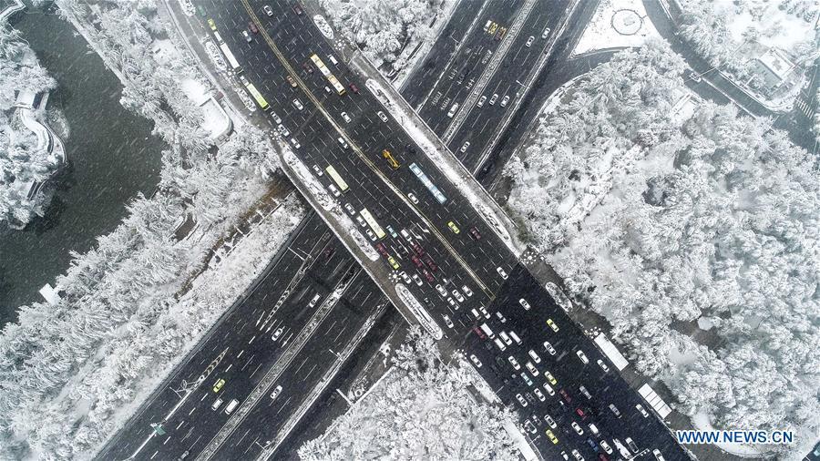 Photo taken on Oct. 18, 2018 shows the snow scenery in Urumqi, northwest China\'s Xinjiang Uygur Autonomous Region. Colors make our world bright and beautiful. In 2018, Xinhua photographers across China explored views from the sky with drones. Here are these drone photos with amazing colors. (Xinhua/Jiang Wenyao)