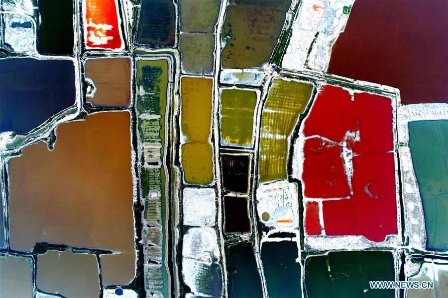 Aerial photo taken on July 24, 2018 shows the colorful Salt Lake in Yuncheng City, north China\'s Shanxi Province. Colors make our world bright and beautiful. In 2018, Xinhua photographers across China explored views from the sky with drones. Here are these drone photos with amazing colors. (Xinhua/Xue Jun)