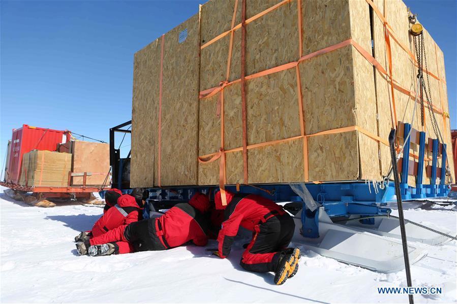 Members of two inland expedition teams maintain the equipment after a blizzard in Antarctica, Dec. 21, 2018. Two teams of Chinese researchers on China\'s 35th Antarctic expedition encountered a blizzard on their way to China\'s Kunlun and Taishan stations on Friday. (Xinhua/Liu Shiping)