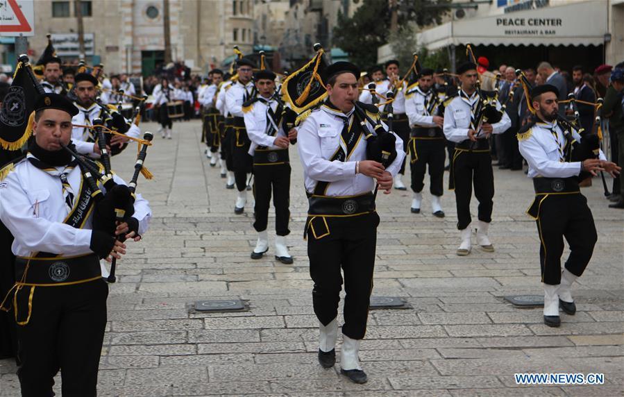 Palestinians perform outside the Church of the Nativity in the West Bank city of Bethlehem on Dec. 24, 2018. Thousands of Christian pilgrims gathered in Bethlehem\'s Manger Square to celebrate Christmas. (Xinhua/Mamoun Wazwaz)
