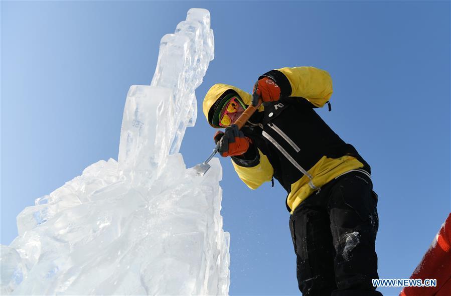 A contestant makes an ice sculpture during an international ice sculpture competition in Harbin, capital of northeast China\'s Heilongjiang Province, Jan. 3, 2019. (Xinhua/Wang Jianwei)