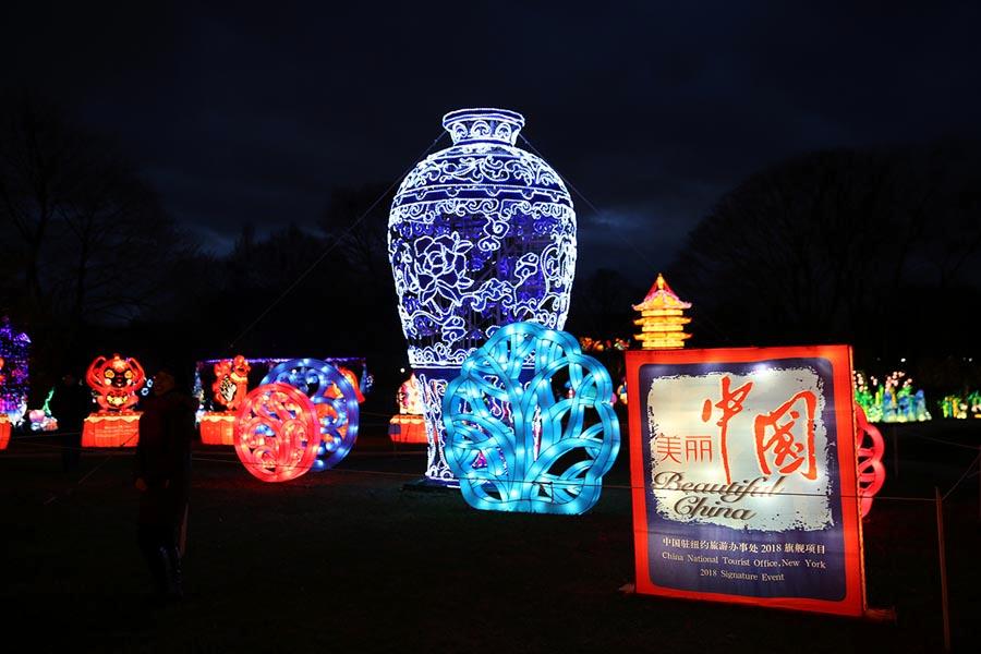LED installations of pandas add fun to the first Winter Lantern Festival in New York on Dec. 29, 2018.  (Photo/Chinaculture.org)