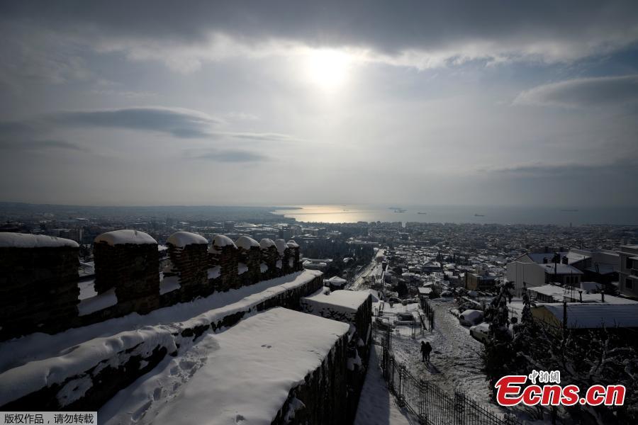 A view from the Byzantine-era Heptapyrgion castle following a snowfall in Thessaloniki, Greece, Jan. 5, 2019. An elderly woman was found dead and two men were missing after blizzards hit parts of Greece, police officials said on Saturday. (Photo/Agencies)
