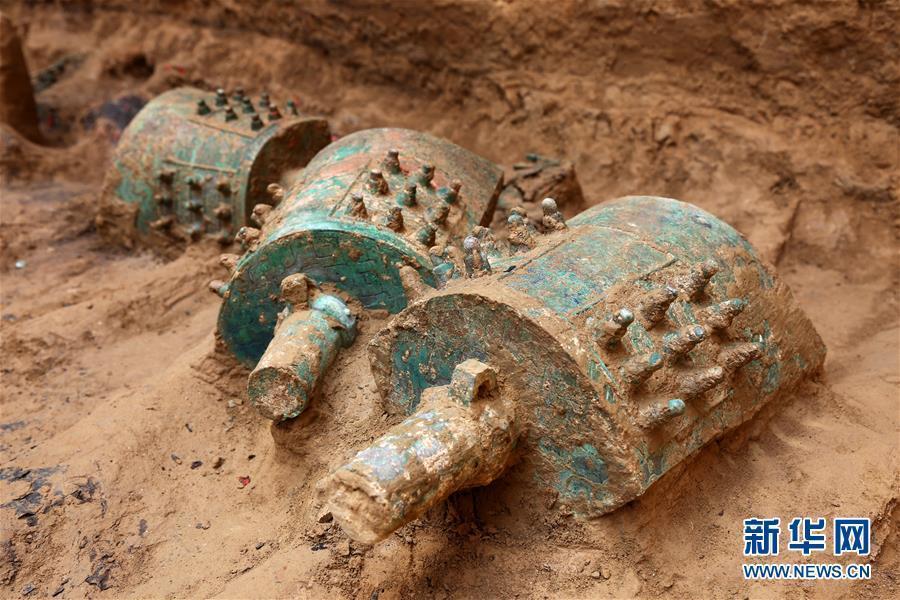 Bronze bells unearthed in the Liujaiwa ruins in Chengcheng County, Shaanxi Province. A research team from the Shaanxi Provincial Institute of Archaeology announced excavations that had taken place over two years showed the Liujiawa ruins belonged to the remains of a city wall and cemetery from the late Rui state, a Chinese vassal state during the Western Zhou dynasty (1046-771 BC). (Photo provided by Shaanxi Provincial Institute of Archaeology)