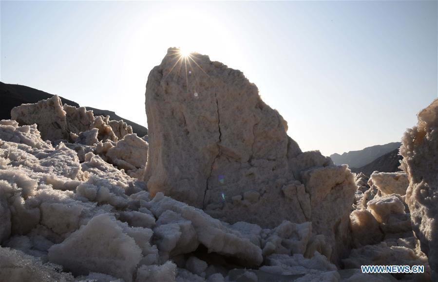 Photo taken on Jan. 16, 2019 shows the ice at the Hukou Waterfall on the Yellow River in Hukou Town of Jixian County in Linfen City, north China\'s Shanxi Province. More than 70 kilometers of the Yellow River\'s Hukou section were covered with ice due to lasting low temperatures. (Xinhua/Lyv Guiming)